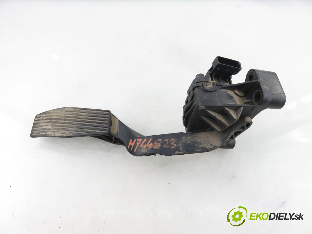 OPEL ZAFIRA B (A05) MINIVAN 2005 88,00 1.9 CDTI 8V 120 - Z 19 DT 1910,00 potenciometr plynového pedálu 9202341BT ; 6PV00811400 (Potenciometr plynového pedálu)