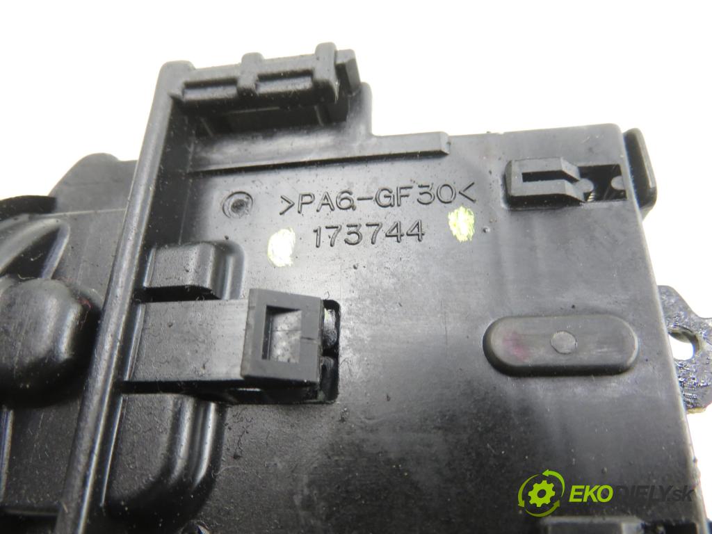 SUZUKI SWIFT III (MZ, EZ) HB 2006 68,00 1.3 4x4 (RS 413) - M13A 1328,00 / páčka ľavá strana 173744