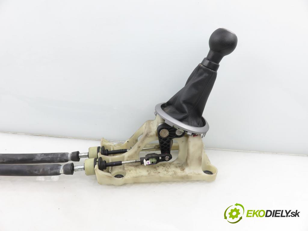 SUZUKI SWIFT III (MZ, EZ) HB 2006 68,00 1.3 4x4 (RS 413) - M13A 1328,00 ZVEDÁK: 