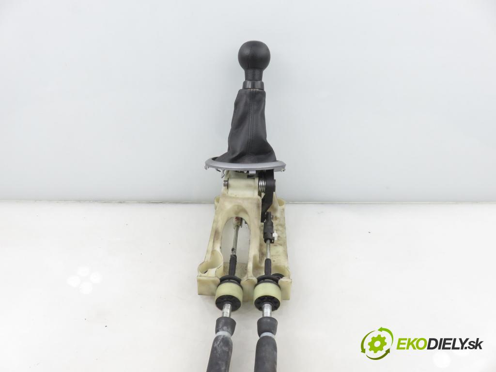 SUZUKI SWIFT III (MZ, EZ) HB 2006 68,00 1.3 4x4 (RS 413) - M13A 1328,00 ZVEDÁK: