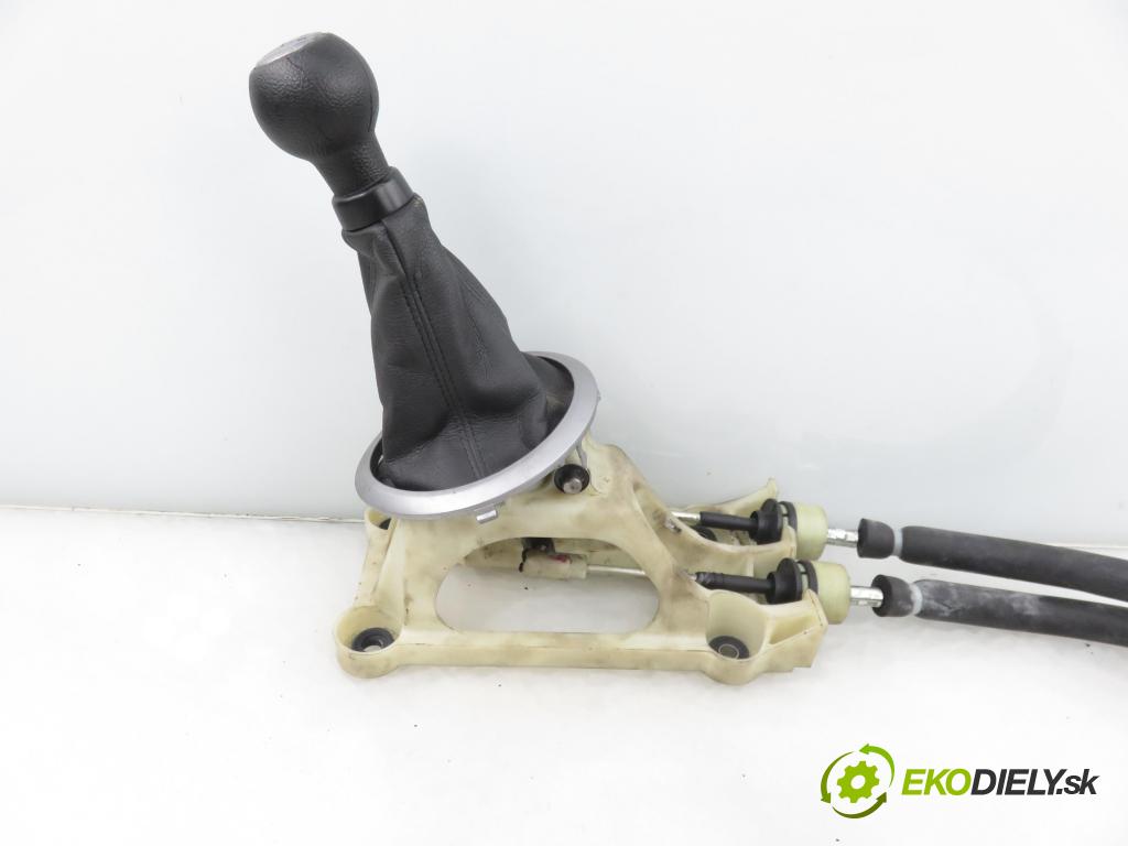 SUZUKI SWIFT III (MZ, EZ) HB 2006 68,00 1.3 4x4 (RS 413) - M13A 1328,00 ZVEDÁK: