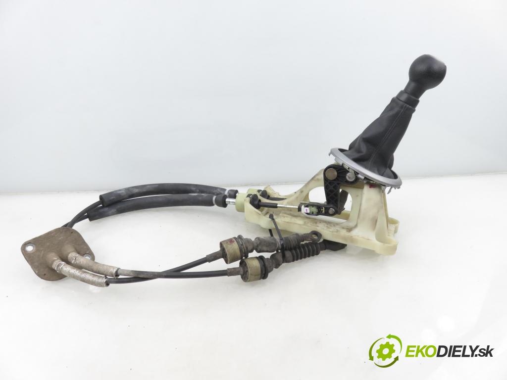 SUZUKI SWIFT III (MZ, EZ) HB 2006 68,00 1.3 4x4 (RS 413) - M13A 1328,00 ZVEDÁK: