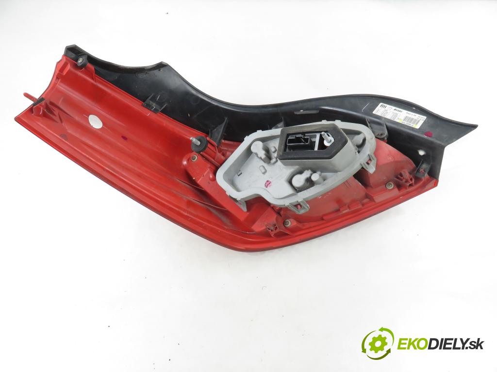 PEUGEOT 508 I (8D_) SEDAN 2012 103,00 2.0 HDi - RHF (DW10BTED4) 1997,00 Svetlo pravé zadné 9686293680