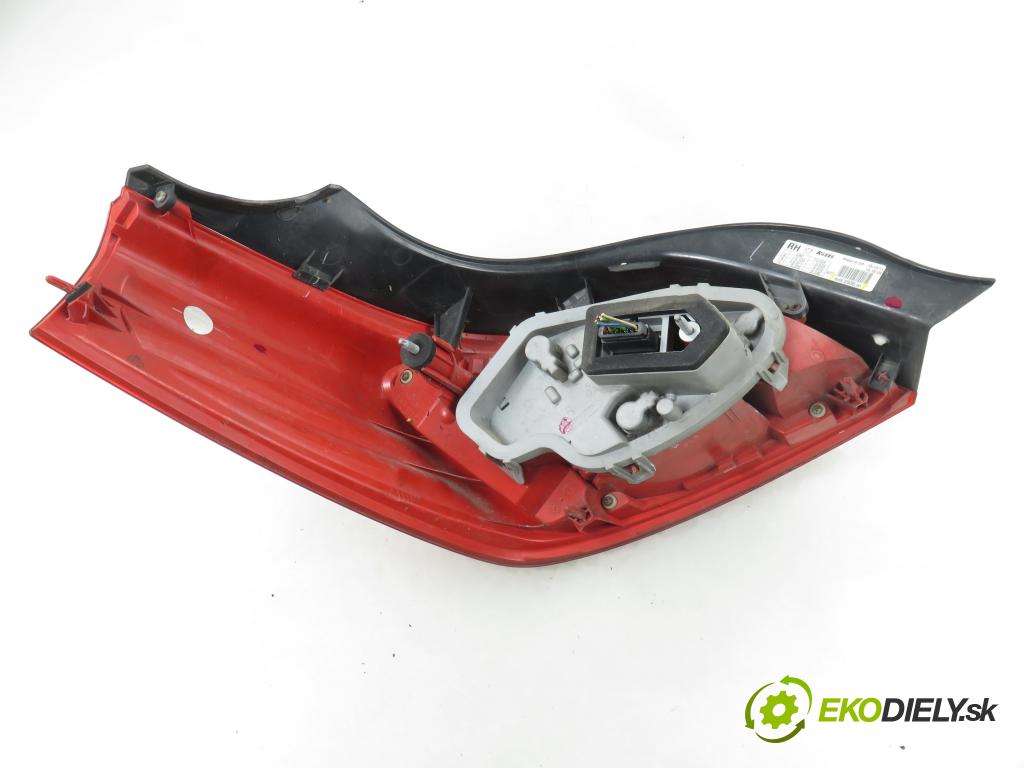 PEUGEOT 508 I (8D_) SEDAN 2012 103,00 2.0 HDi - RHF (DW10BTED4) 1997,00 Svetlo pravé zadné 9686293680