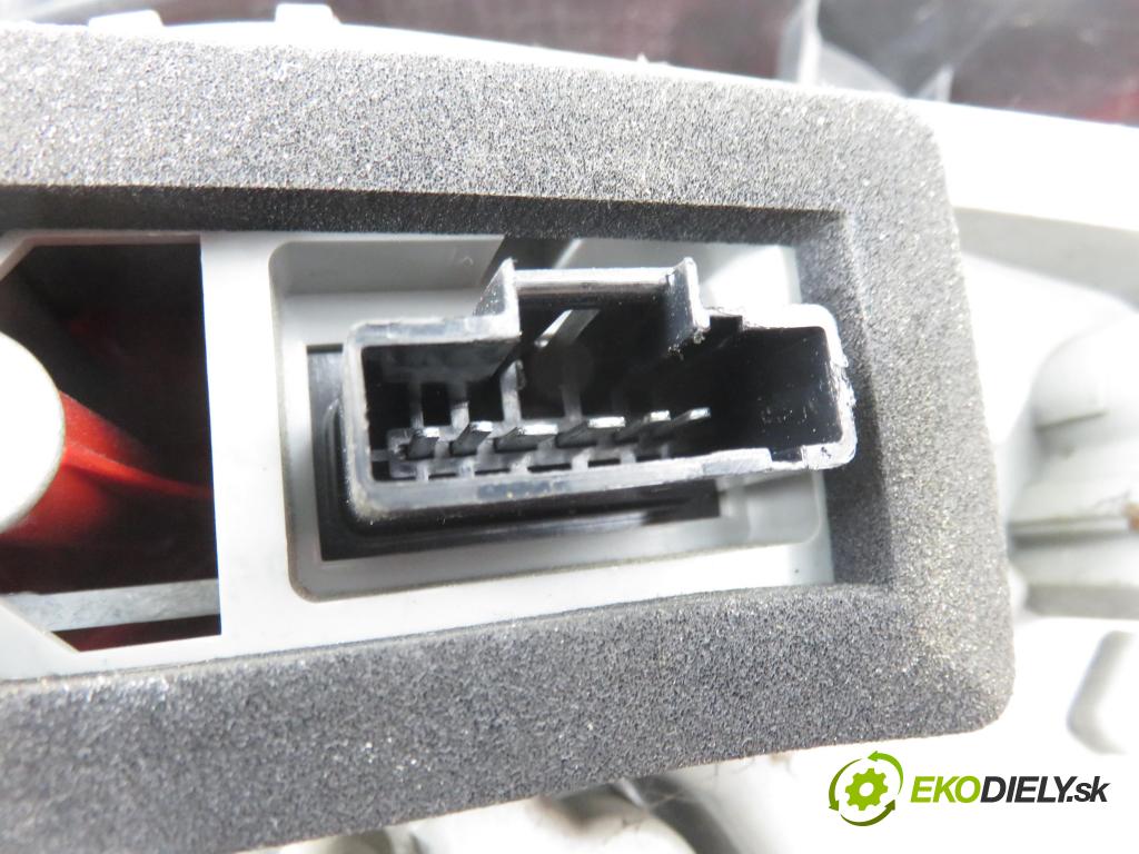 PEUGEOT 508 I (8D_) SEDAN 2012 103,00 2.0 HDi - RHF (DW10BTED4) 1997,00 Svetlo ľavé zadné 9686293780