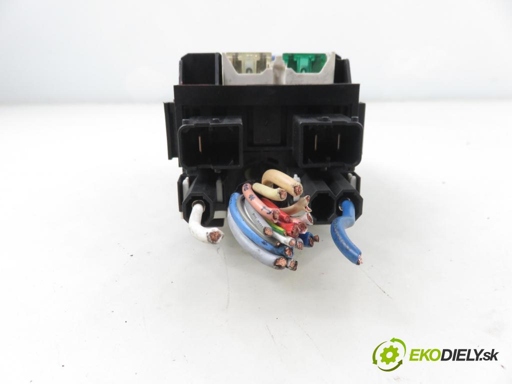 PEUGEOT 508 I (8D_) SEDAN 2012 103,00 2.0 HDi - RHF (DW10BTED4) 1997,00 Skrinka POJISTKY: 9865492680