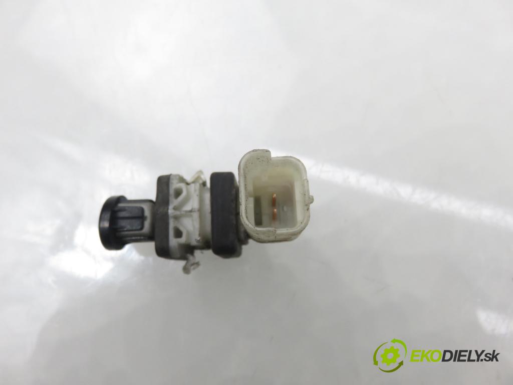 PEUGEOT 508 I (8D_) SEDAN 2012 103,00 2.0 HDi - RHF (DW10BTED4) 1997,00 vypínač otvárania