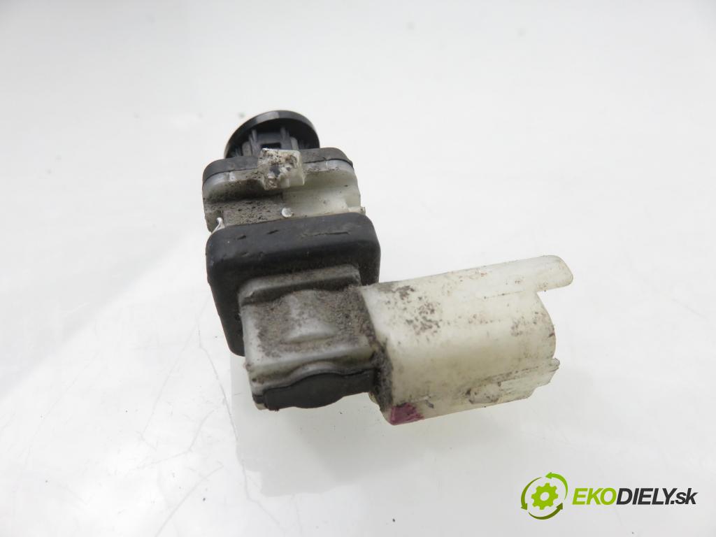 PEUGEOT 508 I (8D_) SEDAN 2012 103,00 2.0 HDi - RHF (DW10BTED4) 1997,00 vypínač otvárania