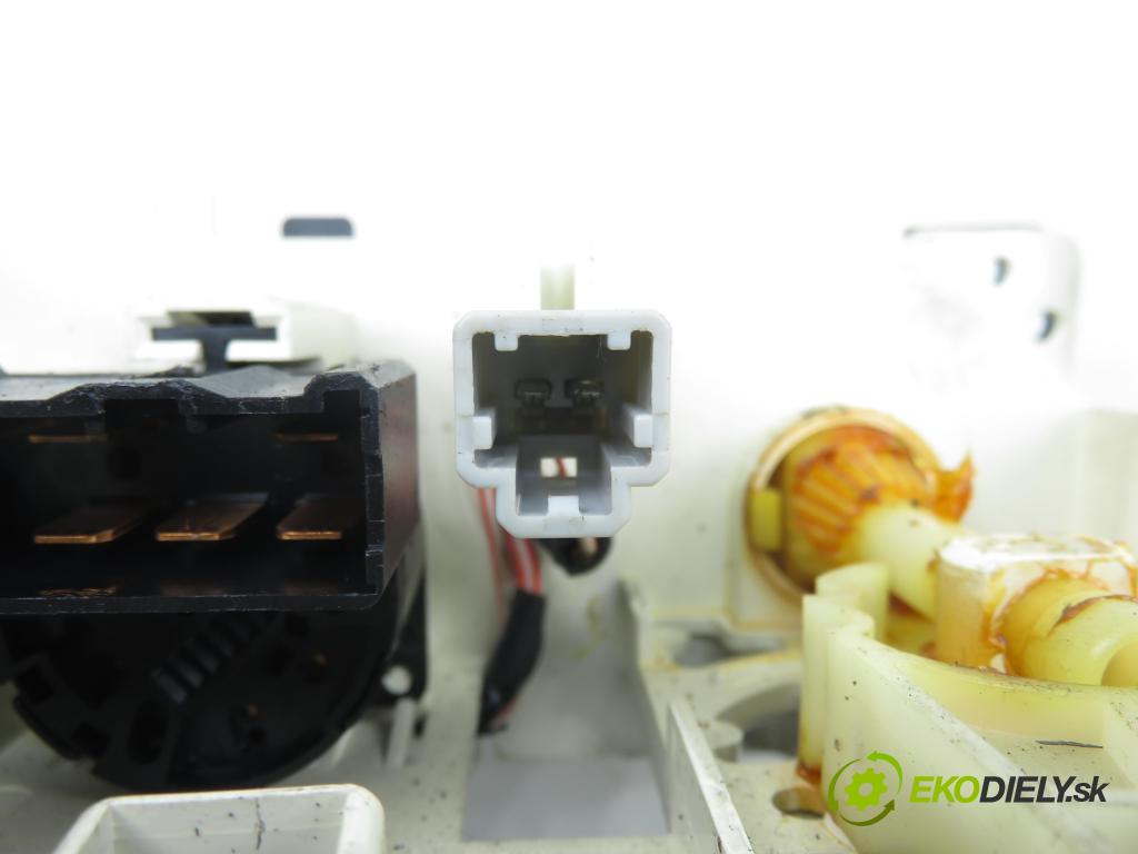 HONDA CIVIC VII Hatchback (EU, EP, EV) HB 2004 81,00 1.6 i - D16V1 1590,00 Panel kúrenia KLIMATIZACE: 79500S6DG010M1