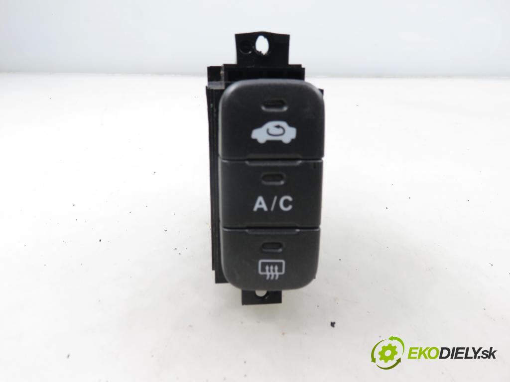 HONDA CIVIC VII Hatchback (EU, EP, EV) HB 2004 81,00 1.6 i - D16V1 1590,00 Panel kúrenia KLIMATIZACE: 79500S6DG010M1