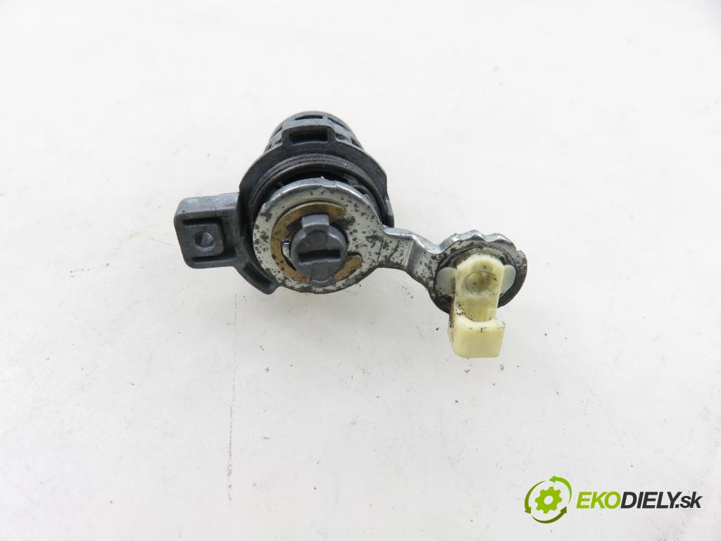 HONDA CIVIC VII Hatchback (EU, EP, EV) HB 2004 81,00 1.6 i - D16V1 1590,00 spinačka / zámky 39730S7A