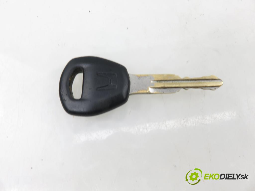 HONDA CIVIC VII Hatchback (EU, EP, EV) HB 2004 81,00 1.6 i - D16V1 1590,00 spinačka / zámky 39730S7A