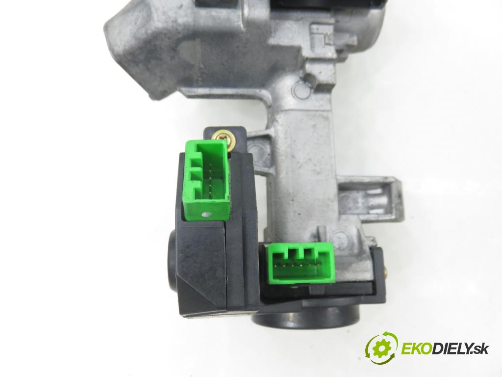 HONDA CIVIC VII Hatchback (EU, EP, EV) HB 2004 81,00 1.6 i - D16V1 1590,00 spinačka / zámky 39730S7A