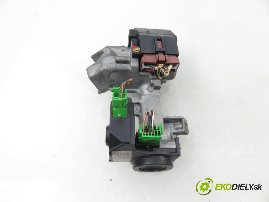 HONDA CIVIC VII Hatchback (EU, EP, EV) HB 2004 81,00 1.6 i - D16V1 1590,00 spinačka / zámky 39730S7A