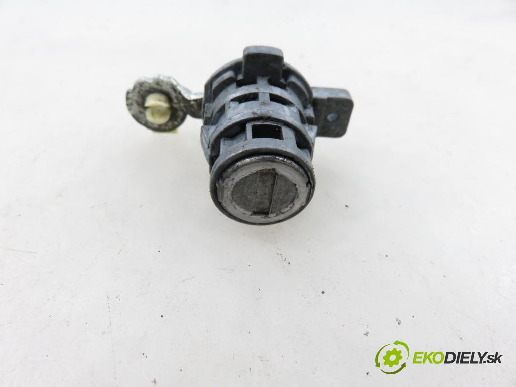 HONDA CIVIC VII Hatchback (EU, EP, EV) HB 2004 81,00 1.6 i - D16V1 1590,00 spinačka / zámky 39730S7A