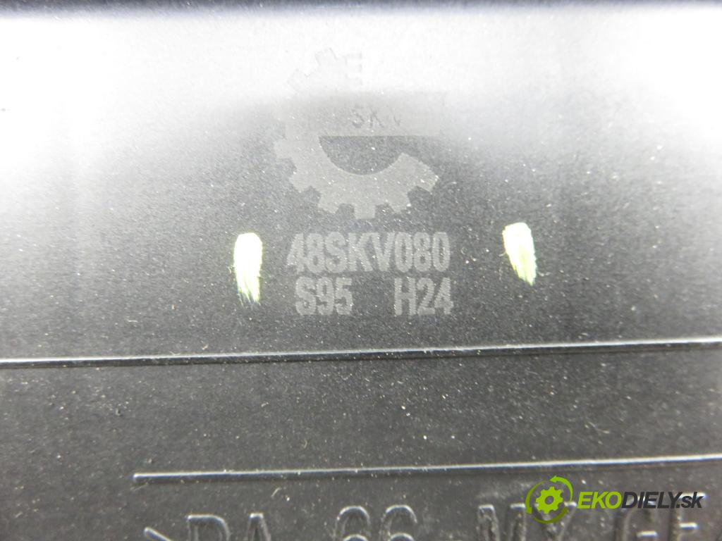 BMW 5 (E39) SEDAN 1997 110,00 520 i 150 - M52 B20 (206S3) 1991,00 Kryt Ventilov 48SKV080