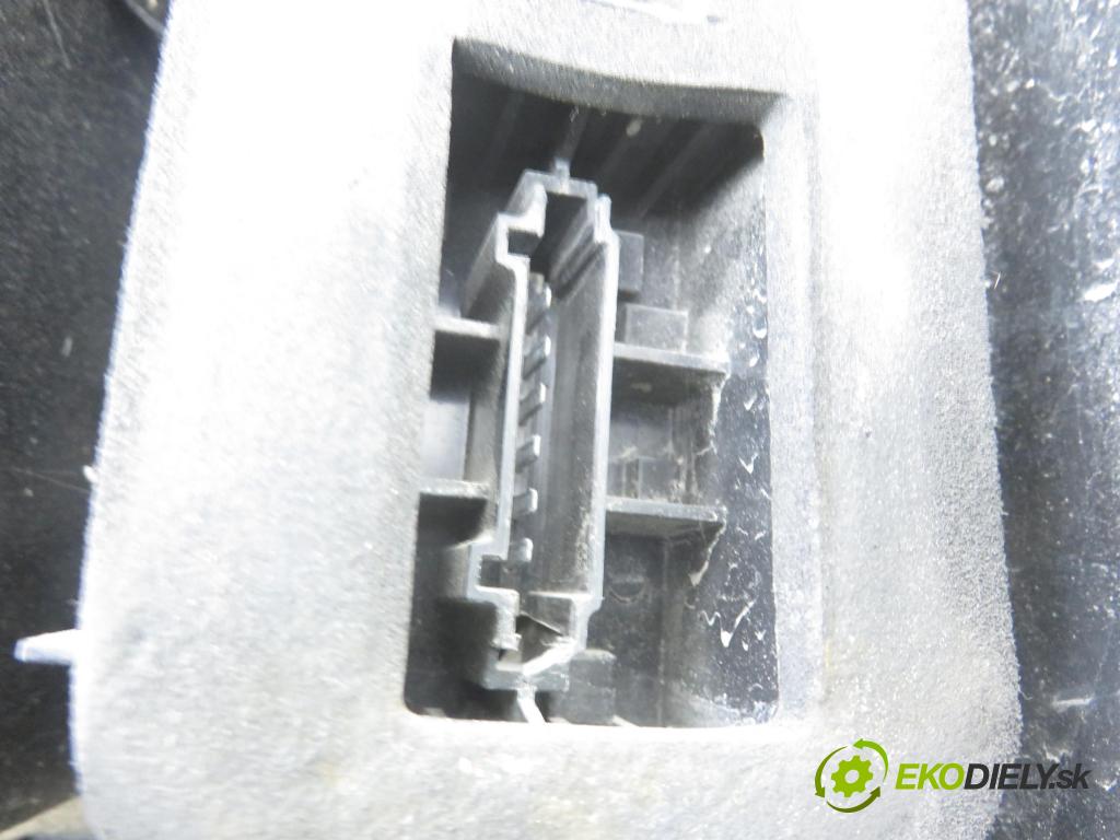 MERCEDES-BENZ SPRINTER 3,5-t Skrzynia (906) FURGON 2011 95,00 313 CDI (906.631, 906.633, 906.635, 906.637) - OM  2143,00 světlo levé zadní