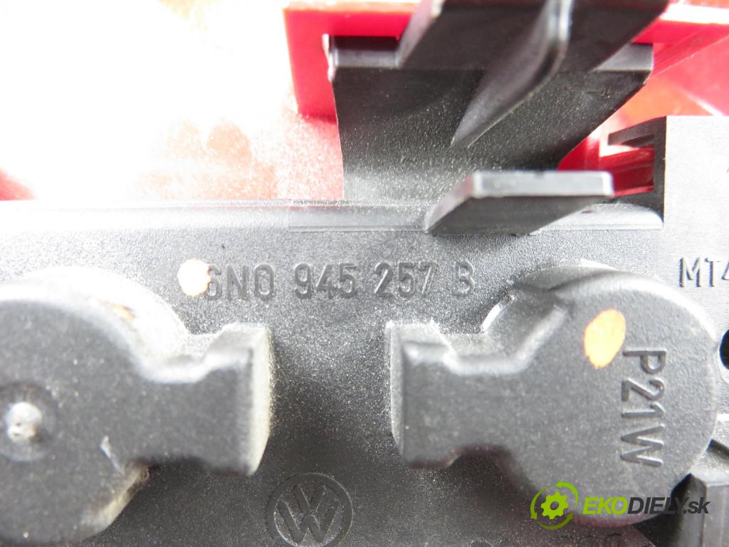 VW POLO (6N2) HB 2000 37,00 1.0 MPI 50 - AUC 999,00 Svetlo ľavé zadné 6N0945257B