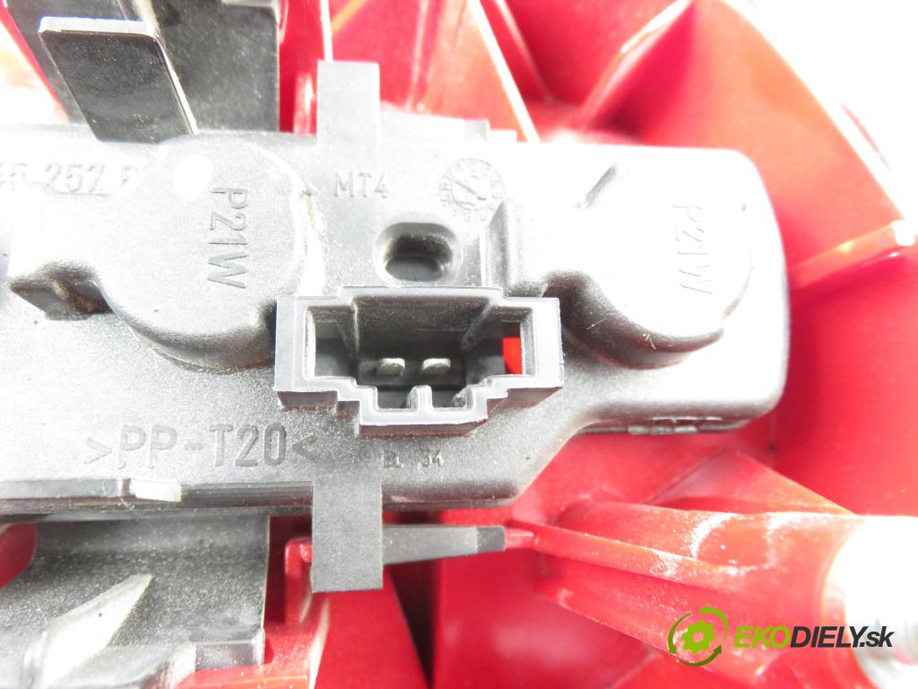 VW POLO (6N2) HB 2000 37,00 1.0 MPI 50 - AUC 999,00 Svetlo ľavé zadné 6N0945257B