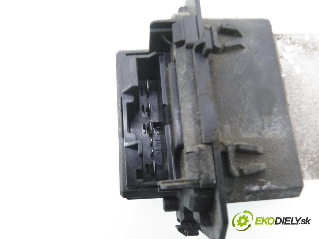 PEUGEOT 508 I (8D_) SEDAN 2012 103,00 2.0 HDi - RHF (DW10BTED4) 1997,00 rezistor / reostat kúrenia