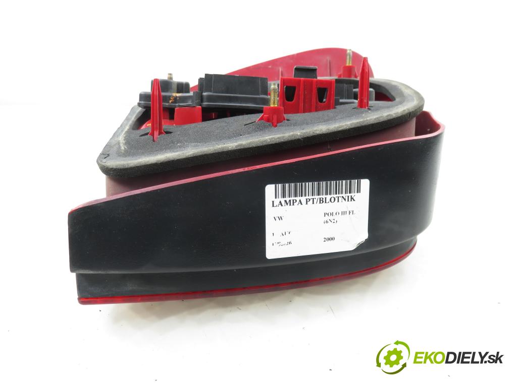 VW POLO (6N2) HB 2000 37,00 1.0 MPI 50 - AUC 999,00 Svetlo pravé zadné 6N0945257B
