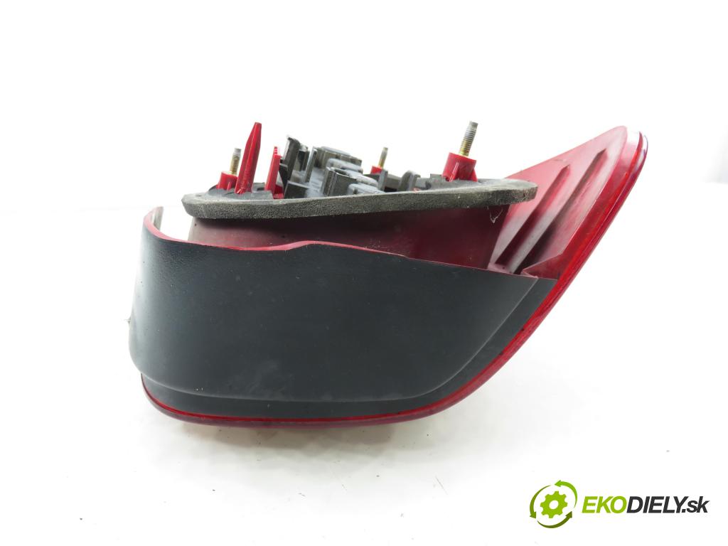 VW POLO (6N2) HB 2000 37,00 1.0 MPI 50 - AUC 999,00 Svetlo pravé zadné 6N0945257B