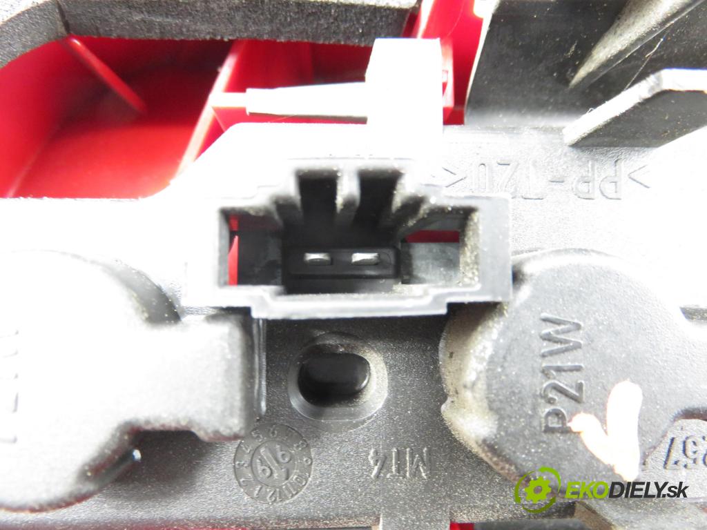 VW POLO (6N2) HB 2000 37,00 1.0 MPI 50 - AUC 999,00 Svetlo pravé zadné 6N0945257B