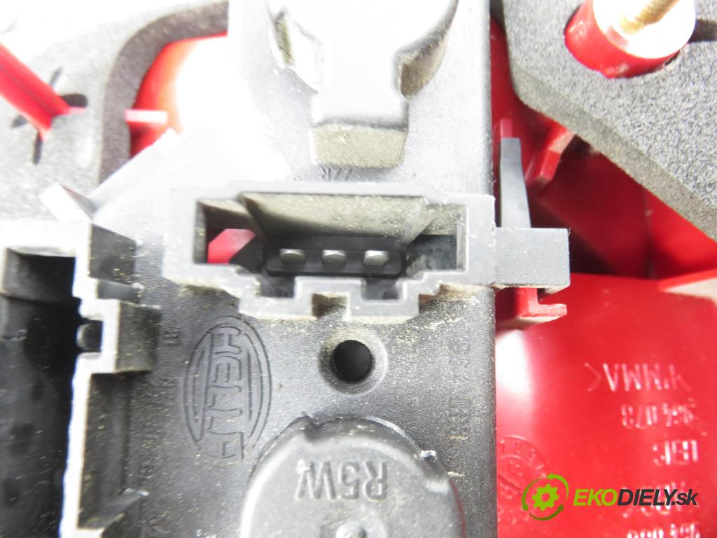 VW POLO (6N2) HB 2000 37,00 1.0 MPI 50 - AUC 999,00 Svetlo pravé zadné 6N0945257B