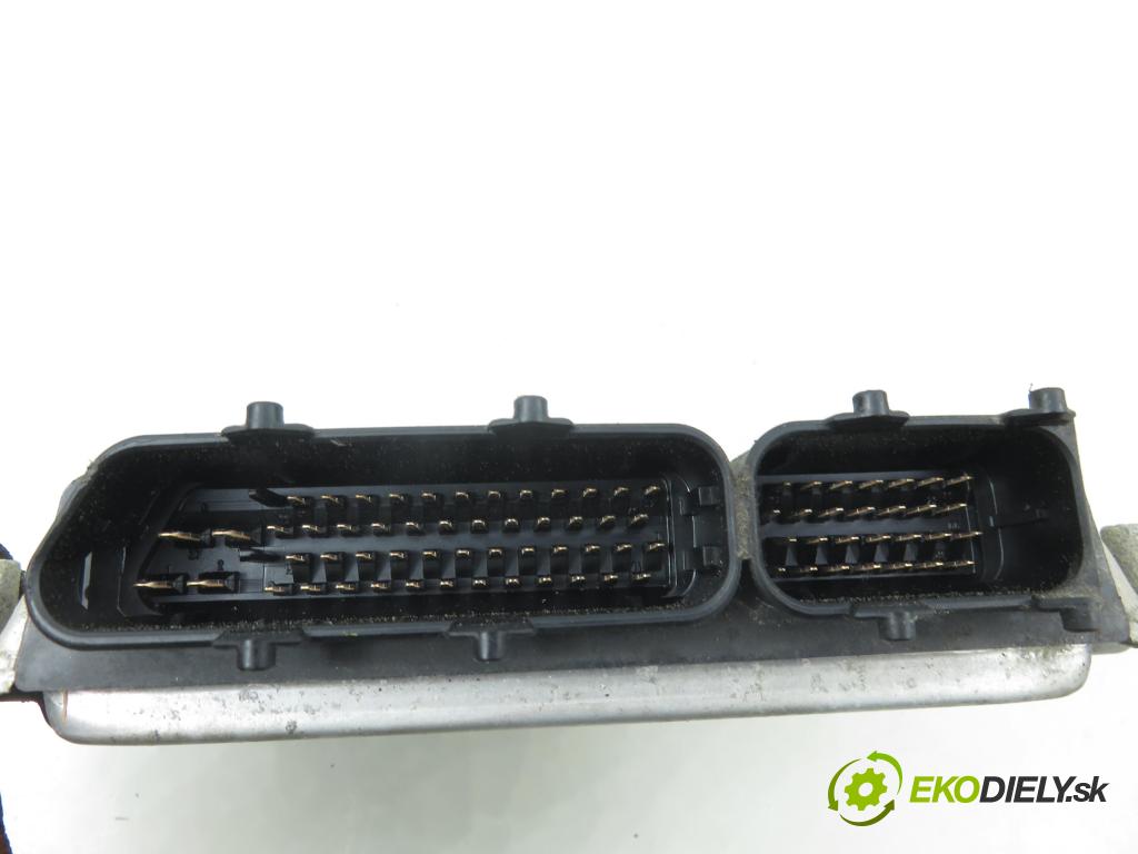 VW POLO (6N2) HB 2000 37,00 1.0 MPI 50 - AUC 999,00 Riadiaca jednotka Motor 030906032AP ; 0261206751