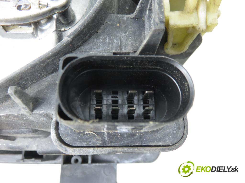 VW POLO (6N2) HB 2000 37,00 1.0 MPI 50 - AUC 999,00 Svetlo PP 6N1941016AD