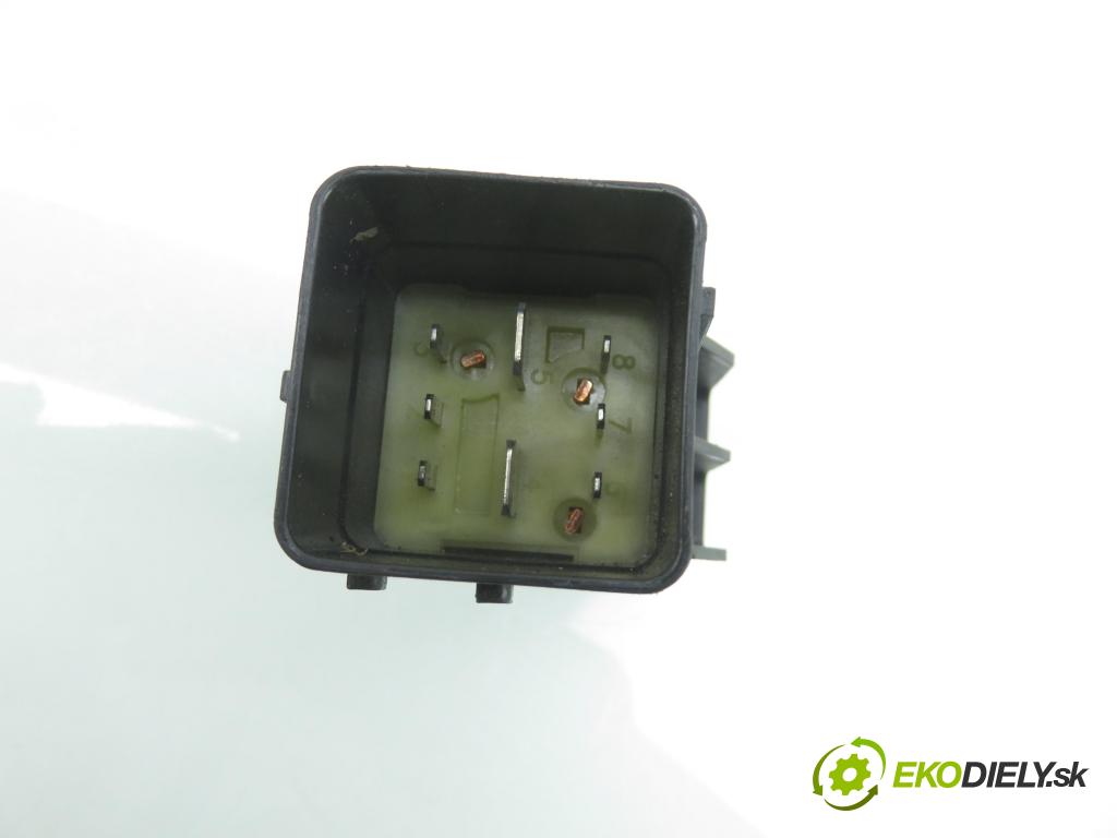 PEUGEOT 508 I (8D_) SEDAN 2012 103,00 2.0 HDi - RHF (DW10BTED4) 1997,00 RELÉ: JÚN: 9640469680 ; 51252002