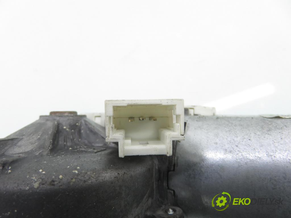 CITROEN C3 I (FC_) HB 2007 50,00 1.4 HDi - 8HZ (DV4TD) 1398,00 motorek stěrače ZADNÍ: 9683557580 ; W000001958