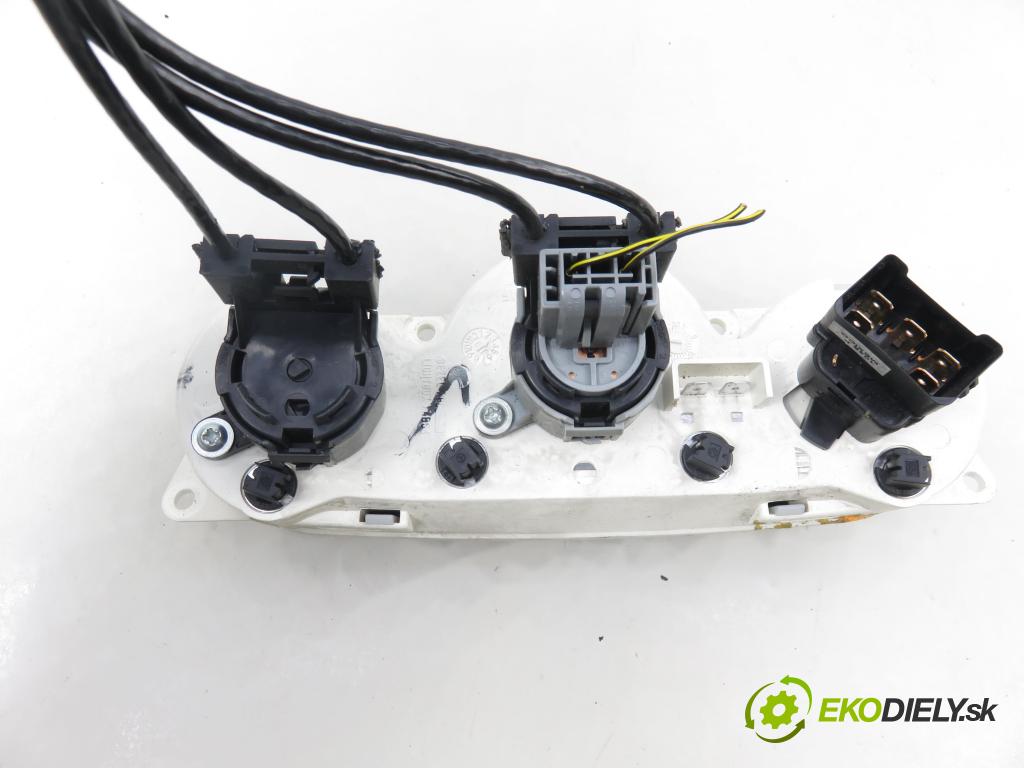 FORD FOCUS (DAW, DBW) HB 1999 74,00 1.6 16V 100 - FYDA 1596,00 Panel kúrenia KLIMATIZACE: 1S4H18C419BA