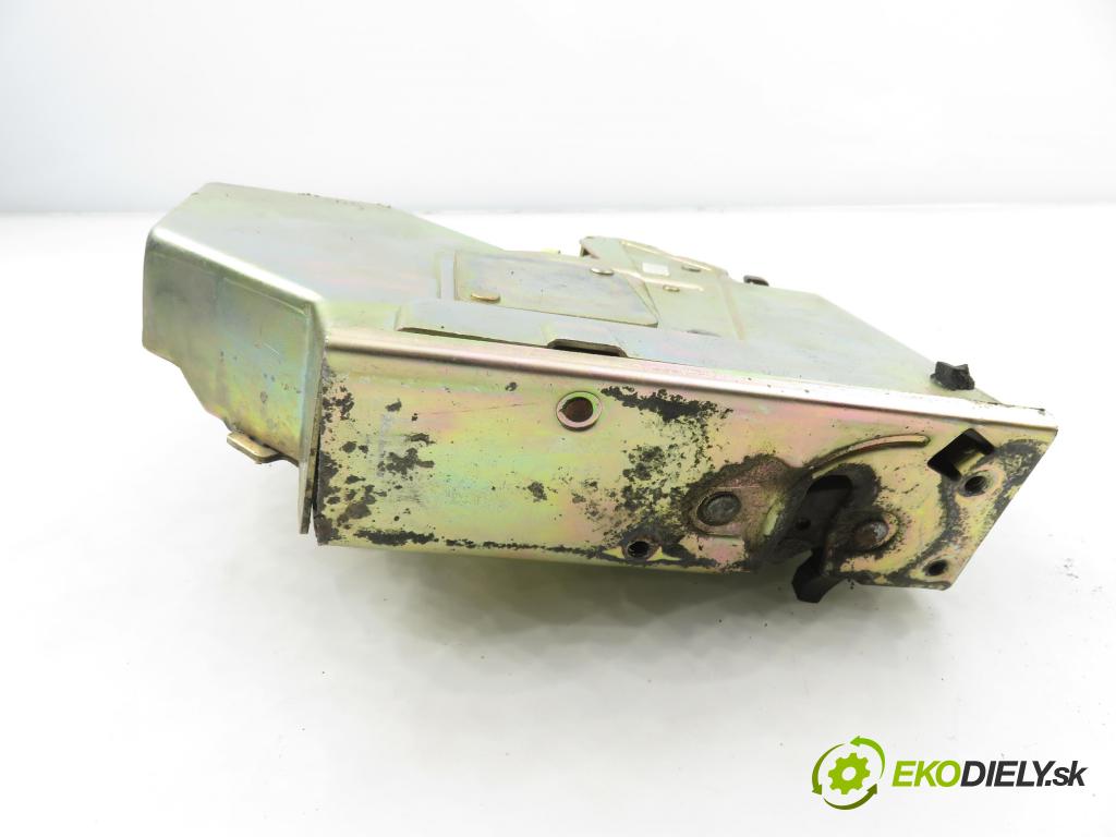 FORD TOURNEO CONNECT KOMBIVAN 2003 66,00 1.8 TDCi - HCPB 1753,00 zámok dvierka