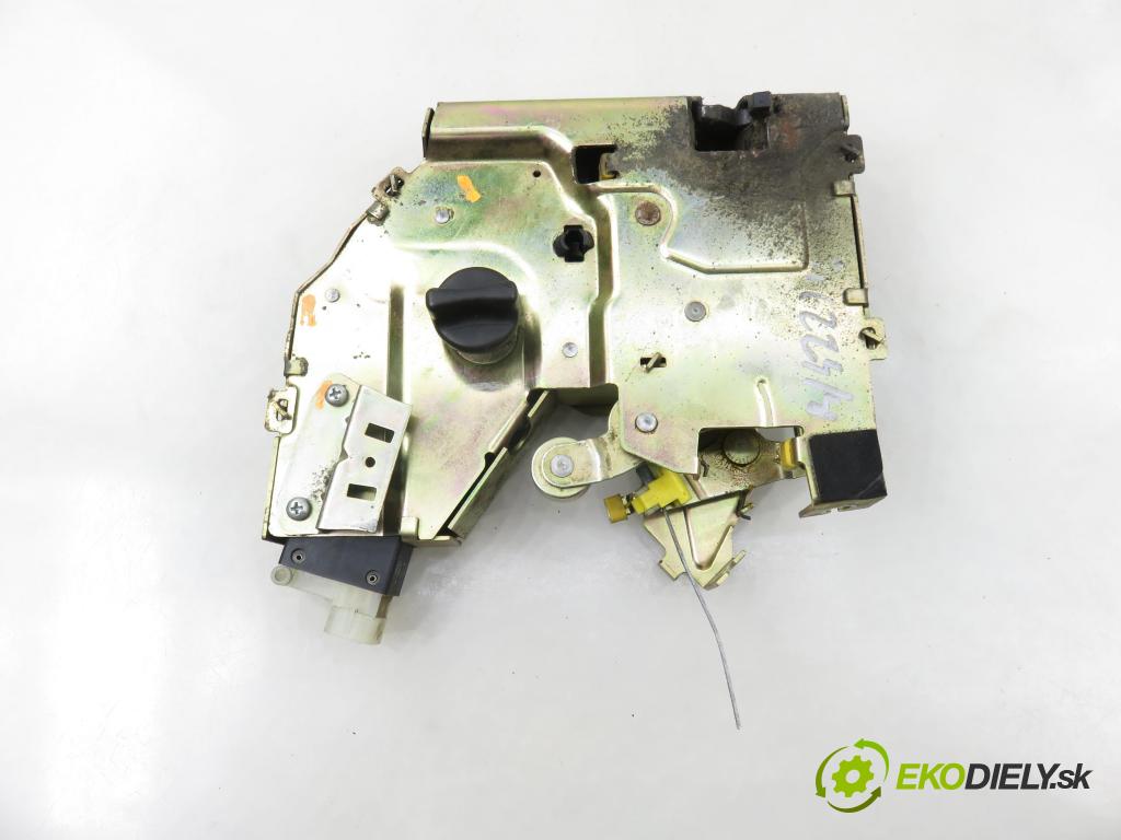 FORD TOURNEO CONNECT KOMBIVAN 2003 66,00 1.8 TDCi - HCPB 1753,00 zámok dvierka