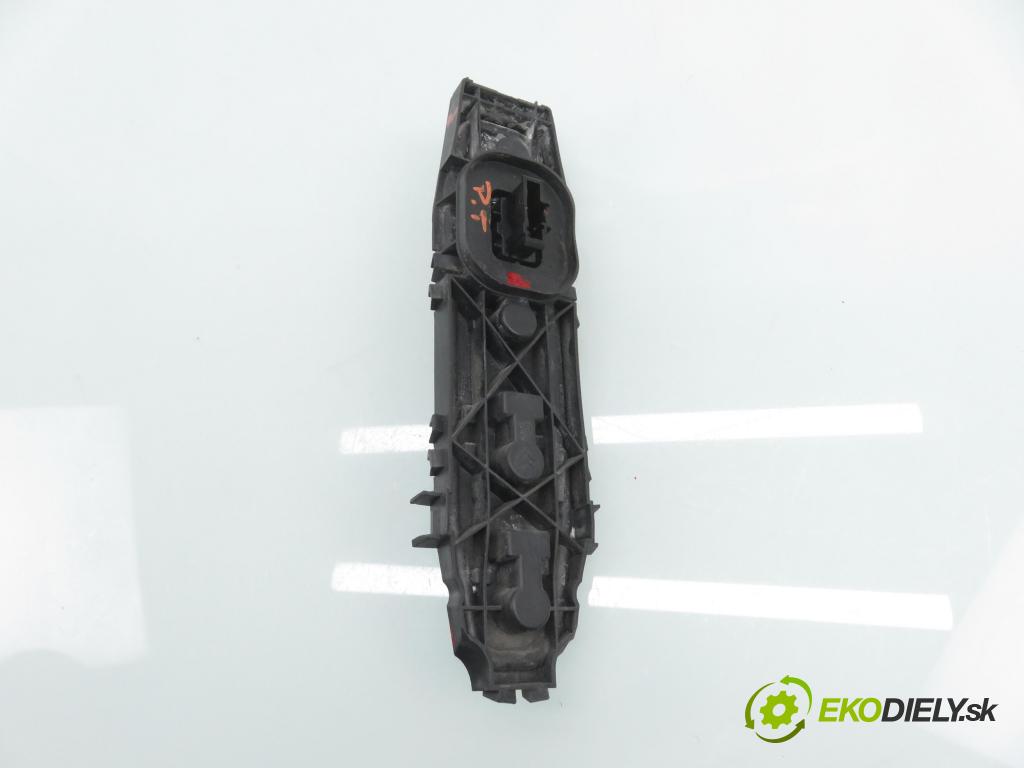 CITROEN C3 I (FC_) HB 2007 50,00 1.4 HDi - 8HZ (DV4TD) 1398,00 vložka svetla pravy zadné