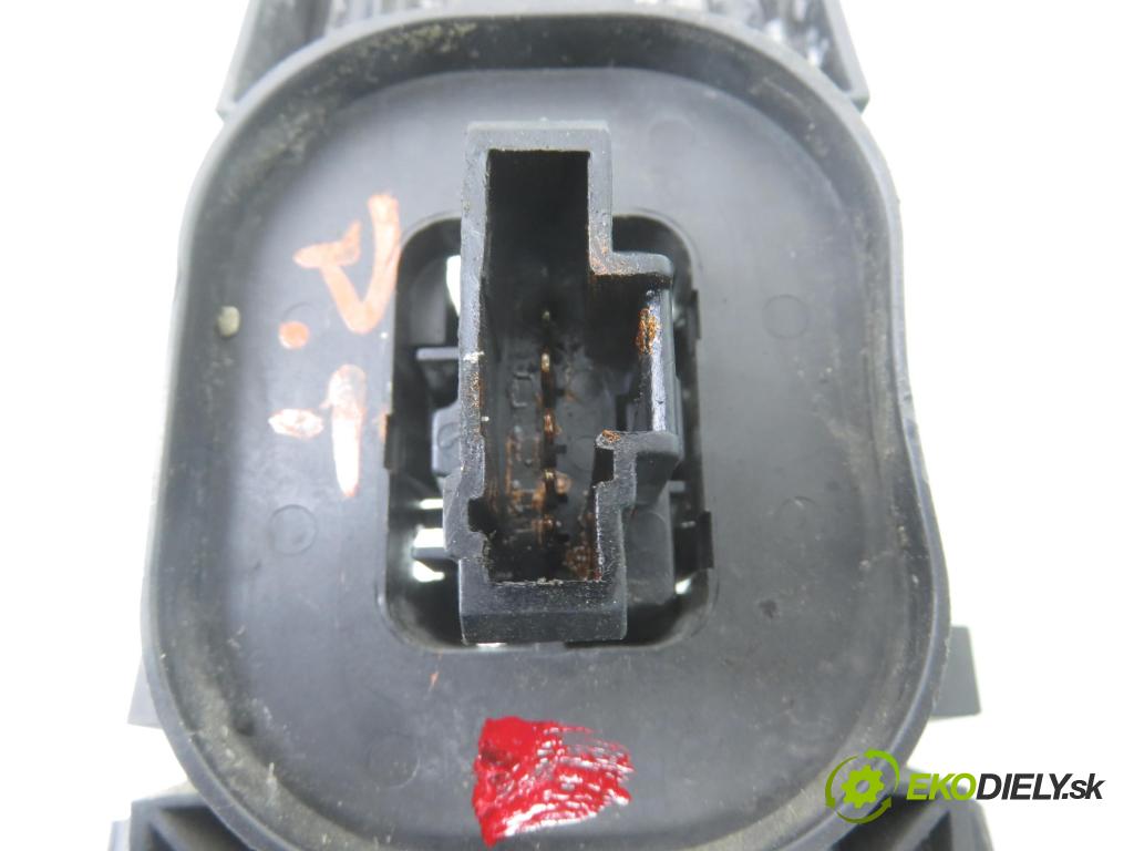 CITROEN C3 I (FC_) HB 2007 50,00 1.4 HDi - 8HZ (DV4TD) 1398,00 vložka svetla pravy zadné