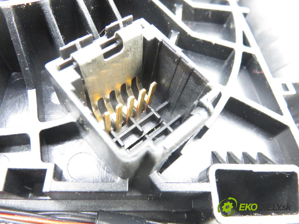 RENAULT SCENIC II (JM0/1_) MINIVAN 2005 0,00 1.6 (JM0C, JM0J, JM1B) - K4M 761 1598,00 páčka/prepínač 8200127727