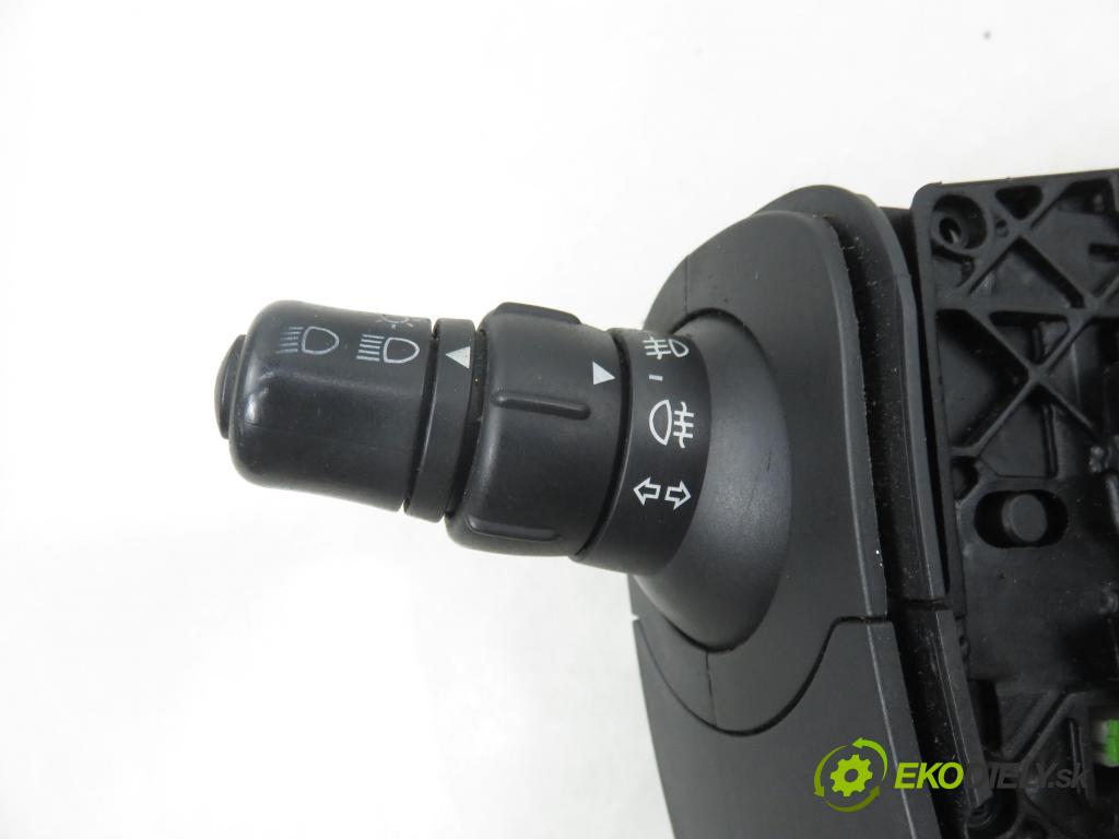 RENAULT SCENIC II (JM0/1_) MINIVAN 2005 0,00 1.6 (JM0C, JM0J, JM1B) - K4M 761 1598,00 páčka/prepínač 8200127727