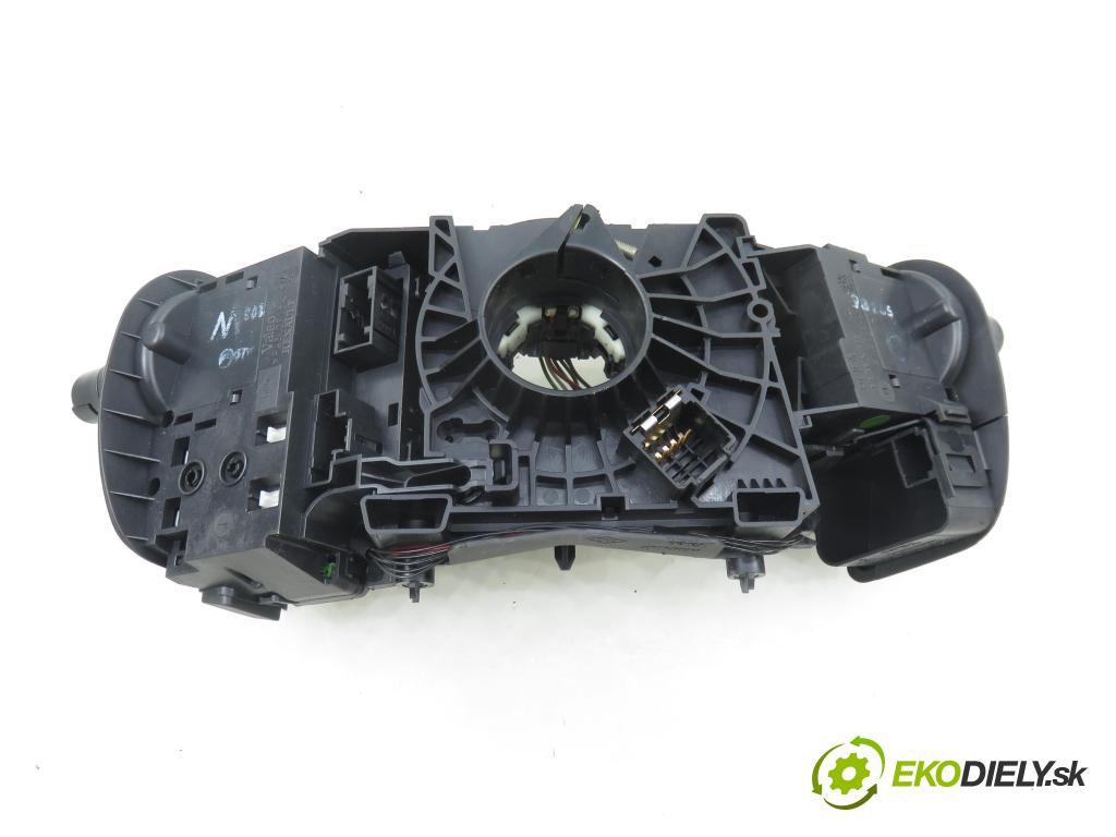 RENAULT SCENIC II (JM0/1_) MINIVAN 2005 0,00 1.6 (JM0C, JM0J, JM1B) - K4M 761 1598,00 páčka/prepínač 8200127727