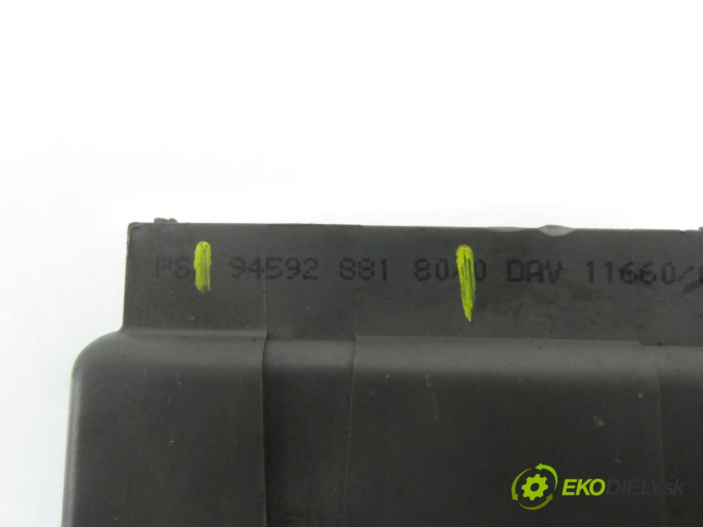 PEUGEOT 406 Break (8E/F) KOMBI 1998 80,00 2.1 TD 12V - P8C (XUD11BTE) 2088,00 skříňka POJISTKY: 9459288180