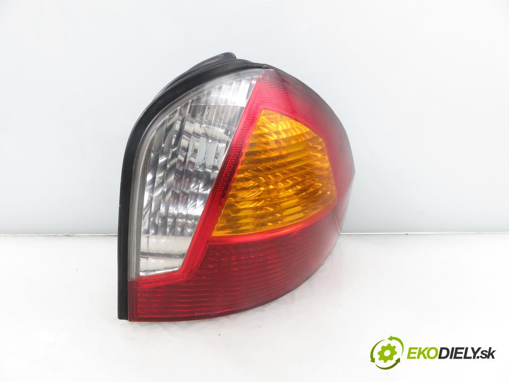 HYUNDAI SANTA FÉ I (SM) SUV 2004 83,00 2.0 CRDi 4x4 113 - D4EA 1991,00 světlo pravé zadní 