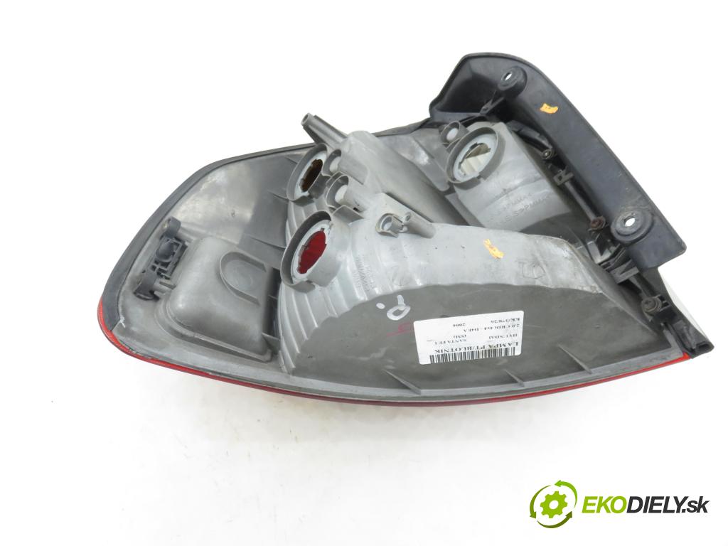 HYUNDAI SANTA FÉ I (SM) SUV 2004 83,00 2.0 CRDi 4x4 113 - D4EA 1991,00 Svetlo pravé zadné