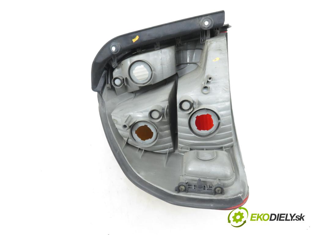 HYUNDAI SANTA FÉ I (SM) SUV 2004 83,00 2.0 CRDi 4x4 113 - D4EA 1991,00 Svetlo pravé zadné