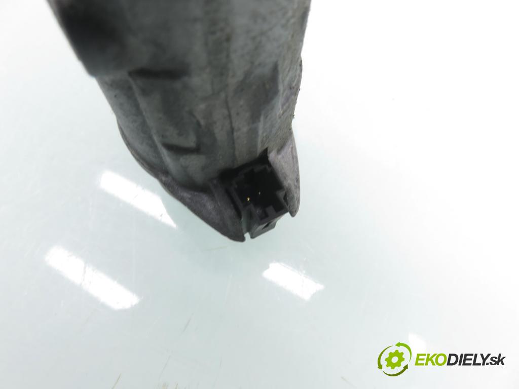 SEAT IBIZA III (6L1) HB 2003 74,00 1.9 TDI - ATD 1896,00 spínačka / VLOŽKY 4B0905851C