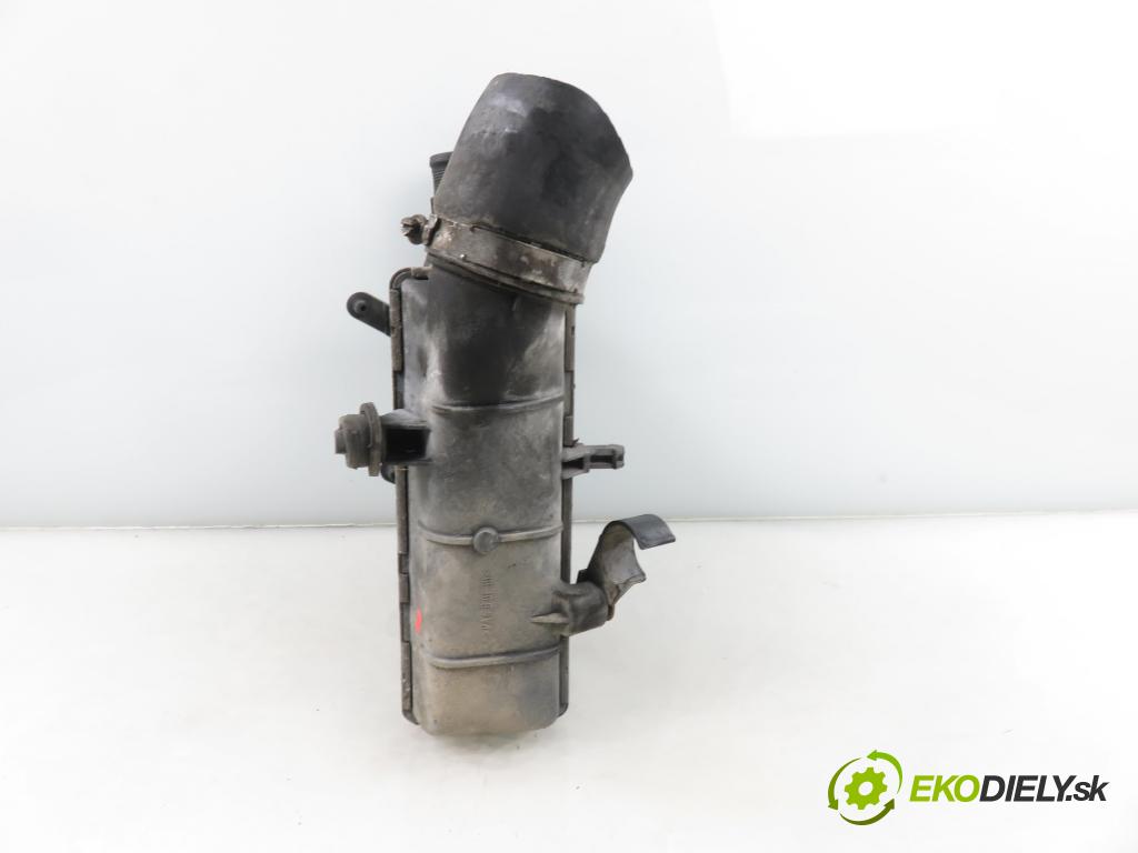 AUDI A4 (8E2, B6) SEDAN 2001 96,00 1.9 TDI PD 130 - AWX 1896,00 chladič intercooler 8E0145805S