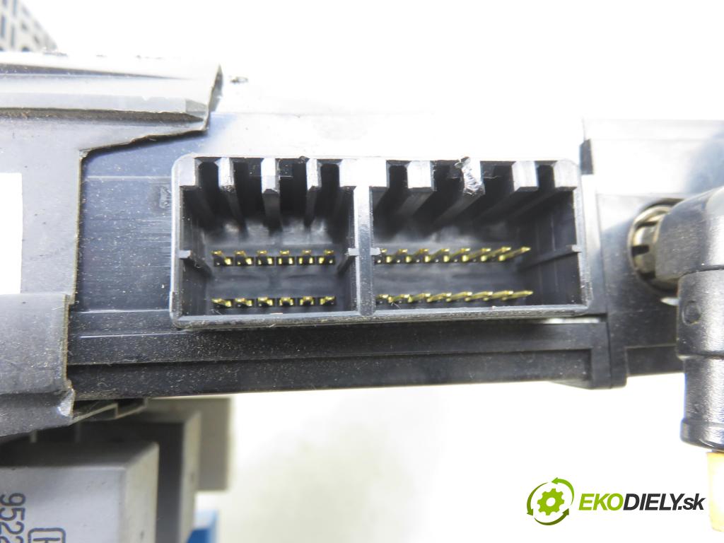 HYUNDAI SANTA FÉ I (SM) SUV 2004 83,00 2.0 CRDi 4x4 113 - D4EA 1991,00 MODUL BSI 9118826105