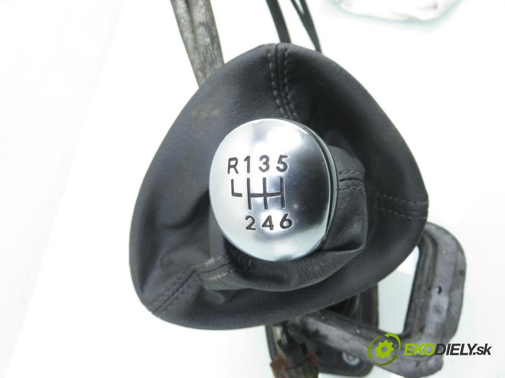 CITROEN C5 II Break (RE_) KOMBI 2004 100,00 2.0 HDi 136 1997,00 ZVEDÁK: