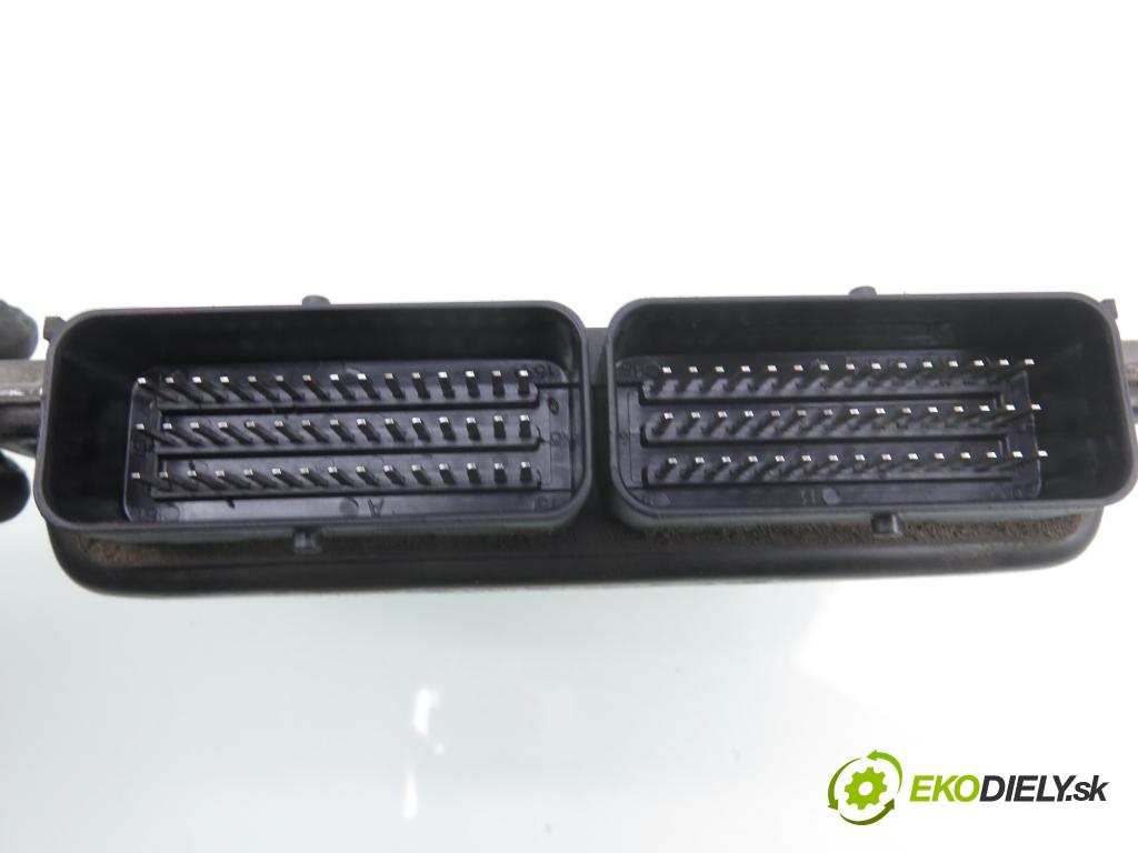 RENAULT THALIA I (LB0/1/2_) SEDAN 2001 0,00 1.4 16V - K4J 712 1390,00 řídící jednotka motora S110138000B ; 8200059086 ; 8200044437