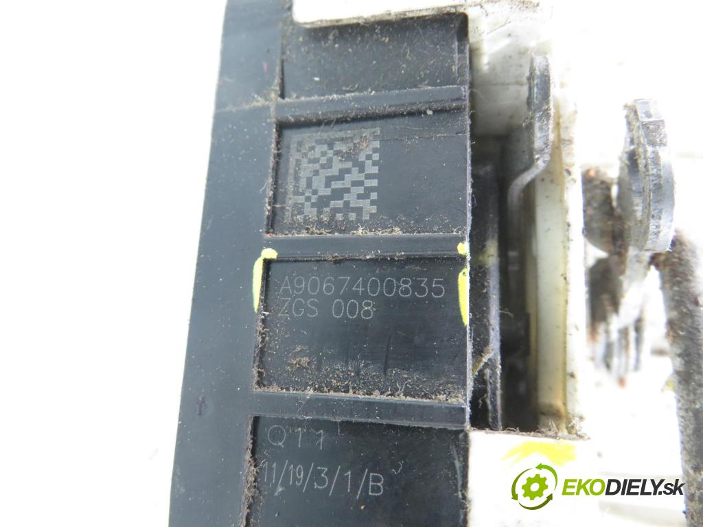 MERCEDES-BENZ SPRINTER 3,5-t Skrzynia (906) FURGON 2011 95,00 313 CDI (906.631, 906.633, 906.635, 906.637) - OM  2143,00 zámok dvierka 9067400835